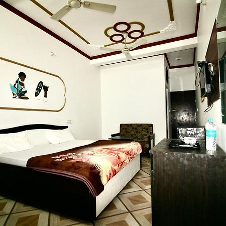 Sattva Cafe And Motel Rishikesh Exterior photo