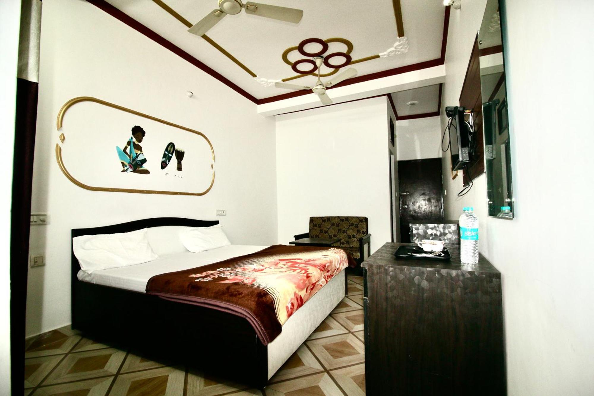 Sattva Cafe And Motel Rishikesh Exterior photo